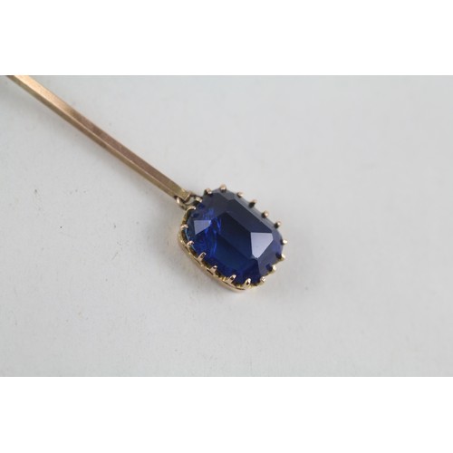 249 - 9ct gold blue paste drop necklace (3.9g)