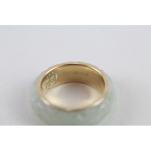 253 - 14ct gold carved jade band ring (4.6g) ring size n/o