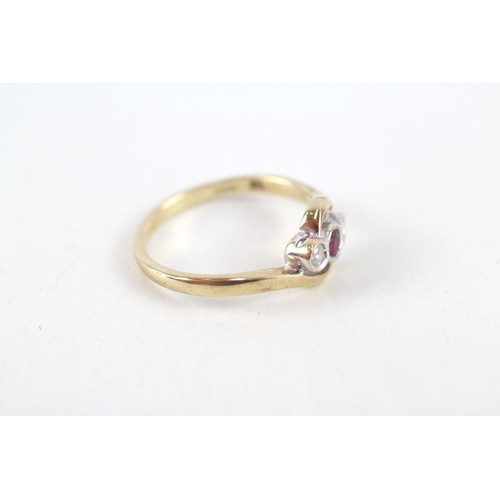 256 - 9ct gold diamond & ruby three stone ring (2.2g) ring size n/o