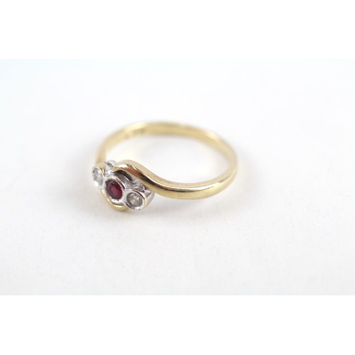 256 - 9ct gold diamond & ruby three stone ring (2.2g) ring size n/o