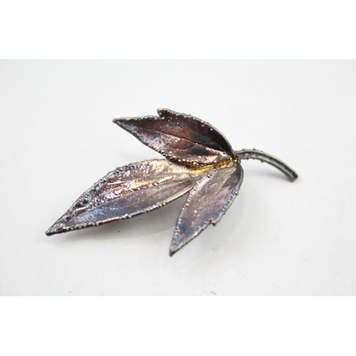 418 - Silver foliate brooch by Flora Danica (6g)