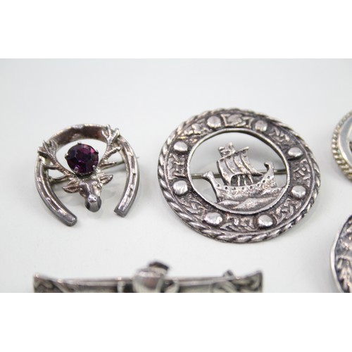 427 - A collection of silver Scottish brooches (36g)