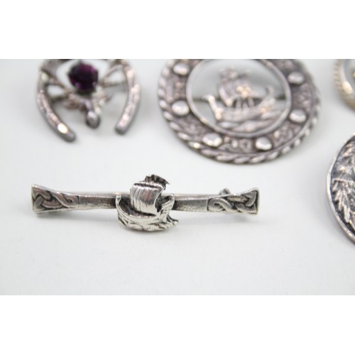 427 - A collection of silver Scottish brooches (36g)