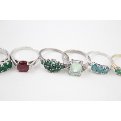 430 - A collection of silver gemstone rings including Emerald (21g)