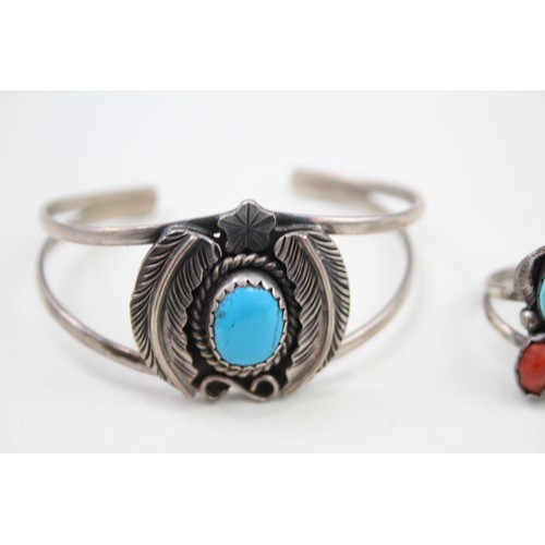 436 - A collection of silver Navajo jewellery including Arte Navajo Ollin (40g)