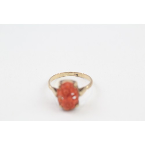 288 - 9ct gold carved coral floral dress ring (1.5g) Ring size I