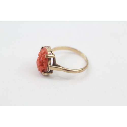 288 - 9ct gold carved coral floral dress ring (1.5g) Ring size I