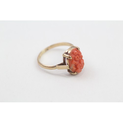 288 - 9ct gold carved coral floral dress ring (1.5g) Ring size I