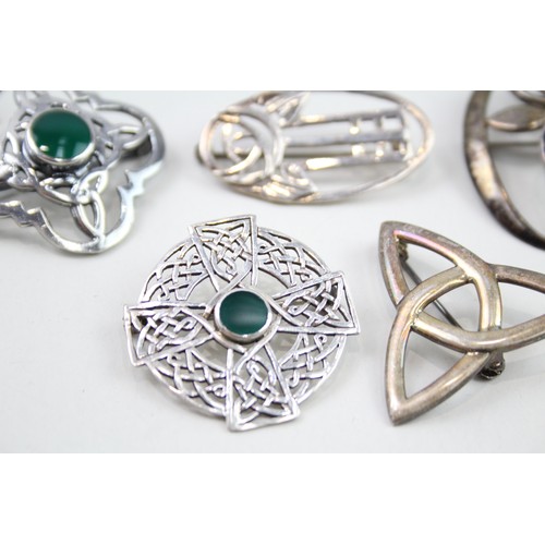 452 - Five silver Scottish/Celtic brooches including Kit Heath (32g)