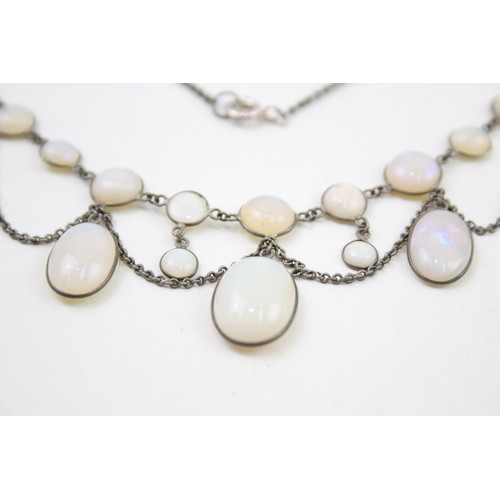 453 - Silver necklace with Opal drops (7g)