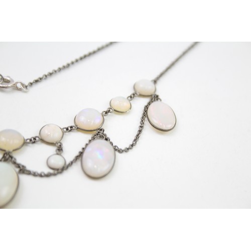 453 - Silver necklace with Opal drops (7g)