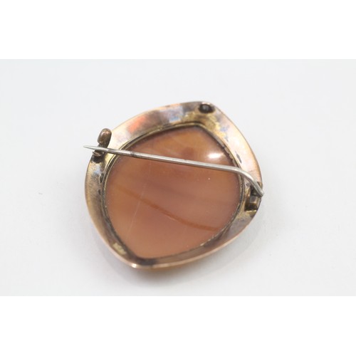 301 - 8ct gold antique shell cameo brooch with base metal pin (4.7g)