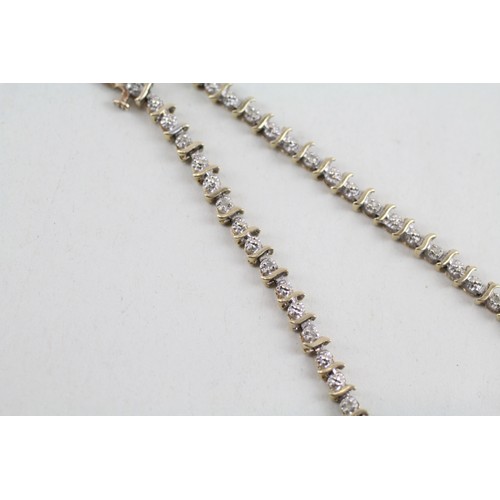 319 - 9ct gold diamond link bracelet (4g)