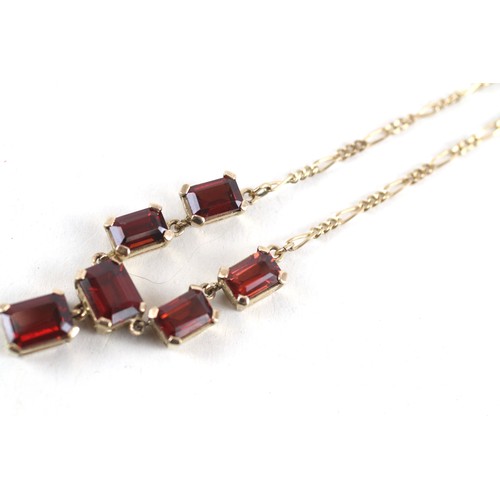 310 - 9ct gold garnet drop pendant necklace (4.9g)