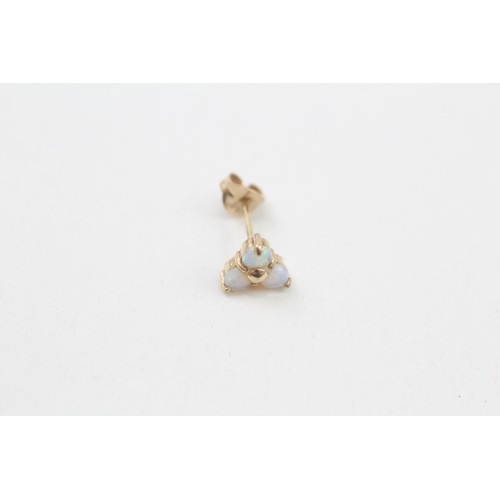 313 - 14ct gold opal cluster stud earrings (0.9g)