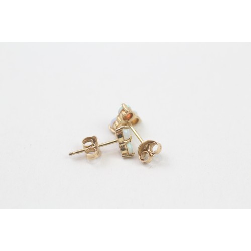 313 - 14ct gold opal cluster stud earrings (0.9g)