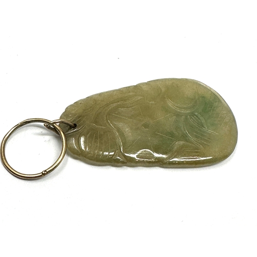 133 - 9ct gold mount jade pendant measures approx 3.8cm drop