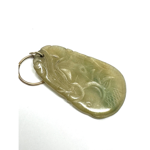 133 - 9ct gold mount jade pendant measures approx 3.8cm drop