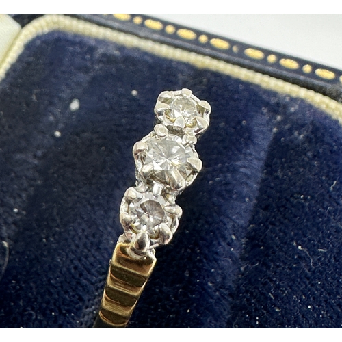 140 - 18ct gold diamond ring weight 3.5g