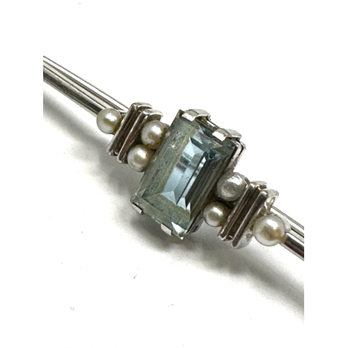 181 - 14ct white gold aquamarine & seed pearl brooch weight 3.3g