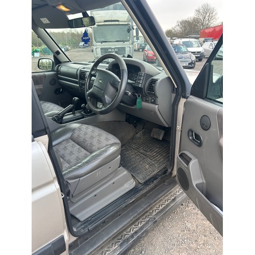 100A - Land rover discovery 1999 model TD5 XS, colour silver, mileage 143,498 miles, reg T25WEN - 12 months... 