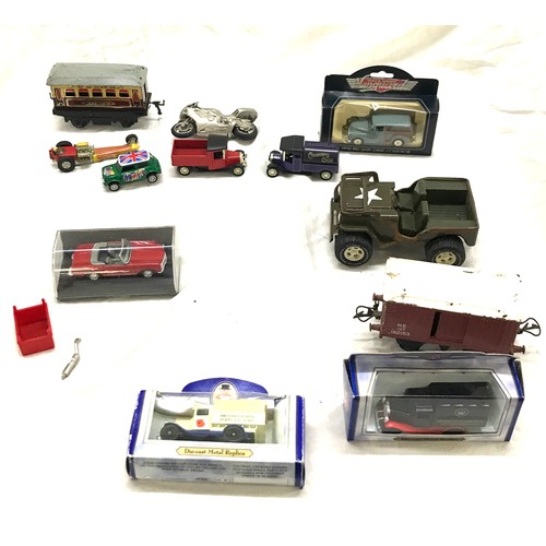 115 - Mix of diecast cars, tin plate train carriages, tonka jeep etc