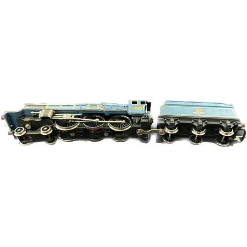 581 - Boxed Wrenn railways W2223 4-6-0 castle class loco, blue BR