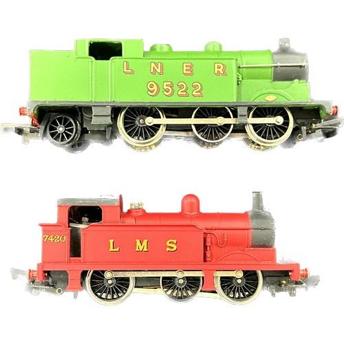 583 - Boxed Triang Wrenn LNER tank W2217, Wrenn Railways W2204 0-6-0 Tank Loco LMS Maroon