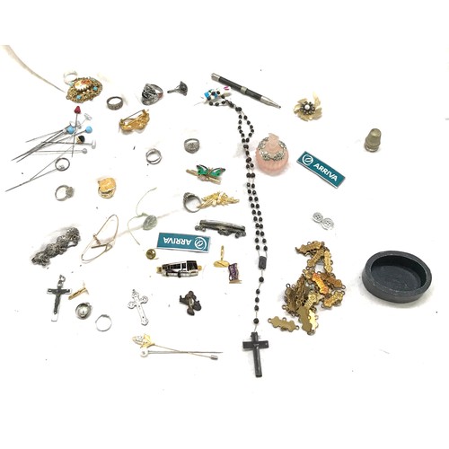 519 - Selection of costume jewellery includes rings, hatpins etc