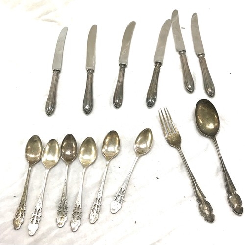 472 - Selection of silver handled knives and silver cutlery gross silver weight 133grams