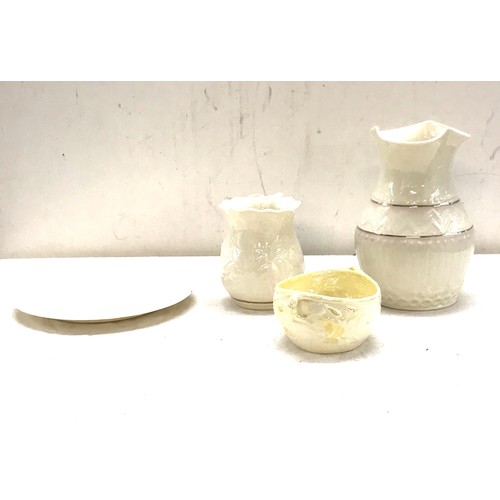 105 - 4 Pieces of Belleek pottery