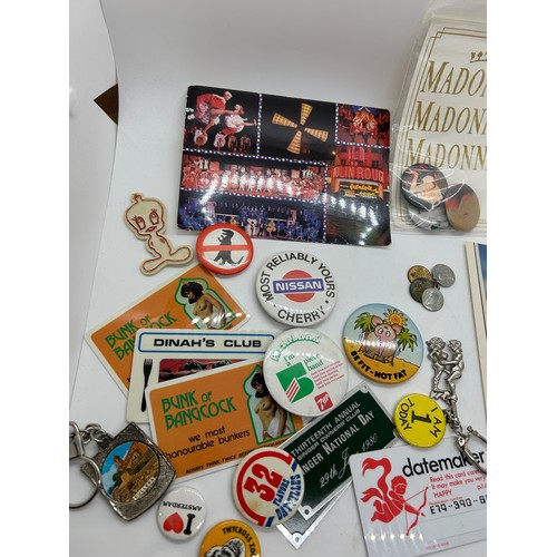 488 - Selection of vintage and later badges