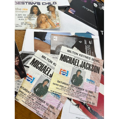 521 - Selection of vintage and later celebrity show/tour tickets to include ' Take That', Michael Jackson ... 