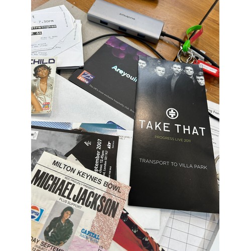 521 - Selection of vintage and later celebrity show/tour tickets to include ' Take That', Michael Jackson ... 