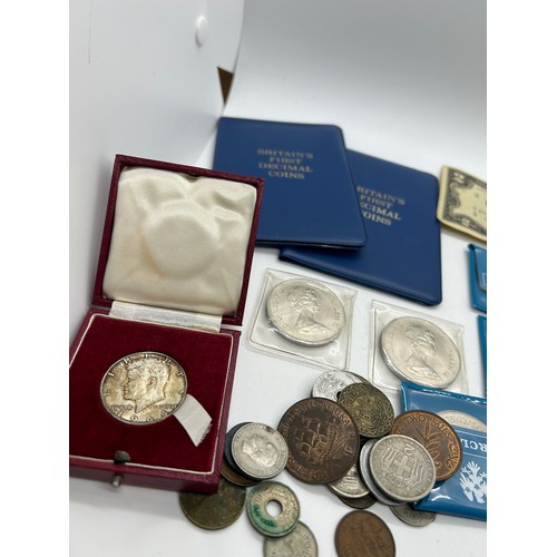 451 - Large selection of vintage and later coins to include a half dollar silver coin, decimals etc