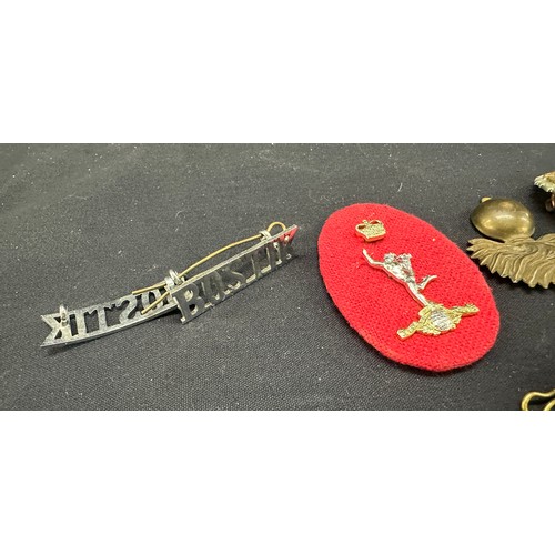 469 - WW1 and WW2 military badges