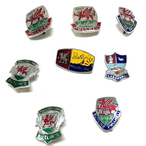 509 - 10 x vintage Welsh enamel Butlins badges from 1960 onwards