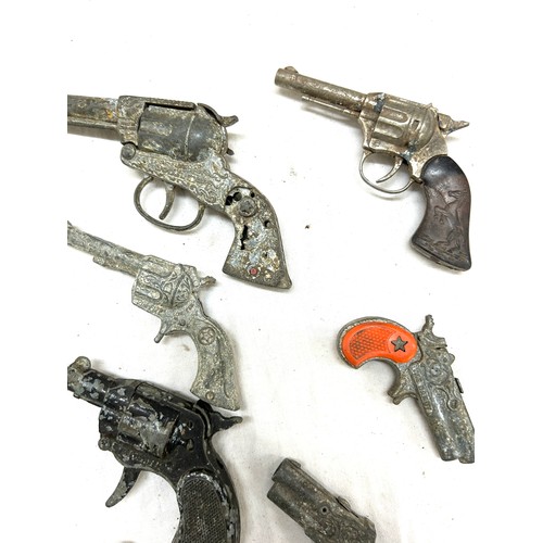 494 - Large selection of vintage toy guns