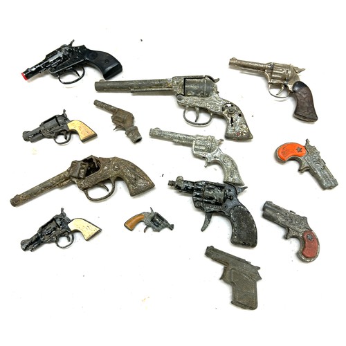 494 - Large selection of vintage toy guns