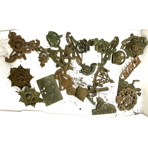 481 - Selection of assorted cap badges and a medal