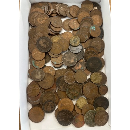 438 - Tray of vintage coins