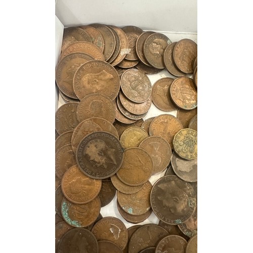 438 - Tray of vintage coins