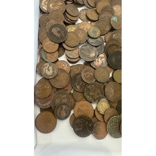 438 - Tray of vintage coins