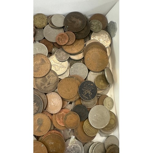 436 - Tray of vintage coins