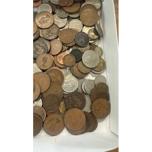 436 - Tray of vintage coins