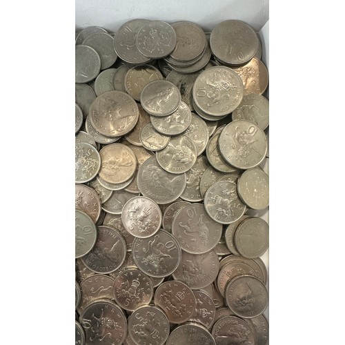 442 - Tray of vintage coins includes 10ps and 5ps