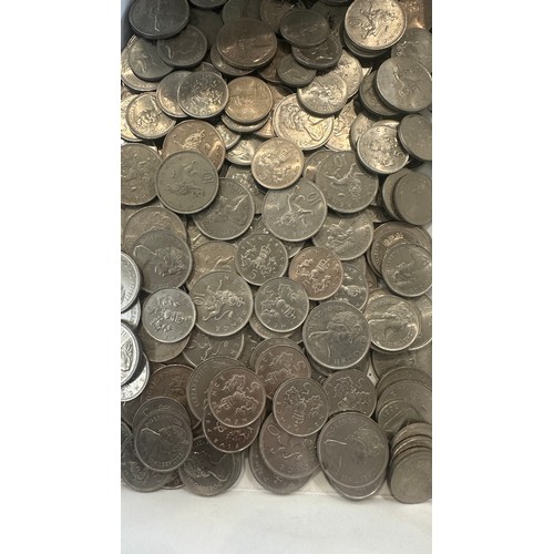 442 - Tray of vintage coins includes 10ps and 5ps