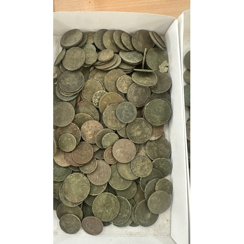 437 - Large selection of Vintage coins - Metal detector finds