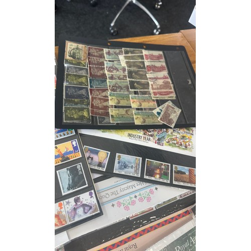 142 - Selection of vintage stamps