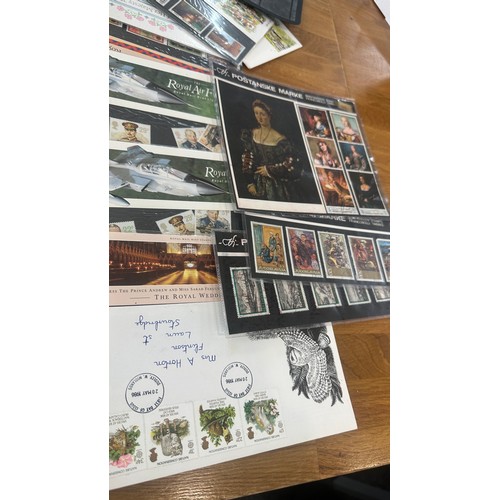 142 - Selection of vintage stamps